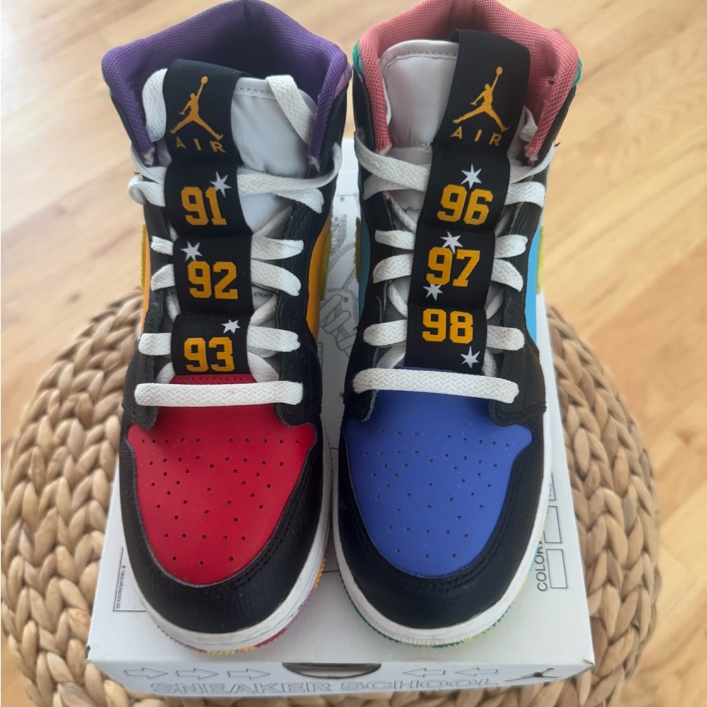 Air Jordan 1 championship tennis shoes size 7y